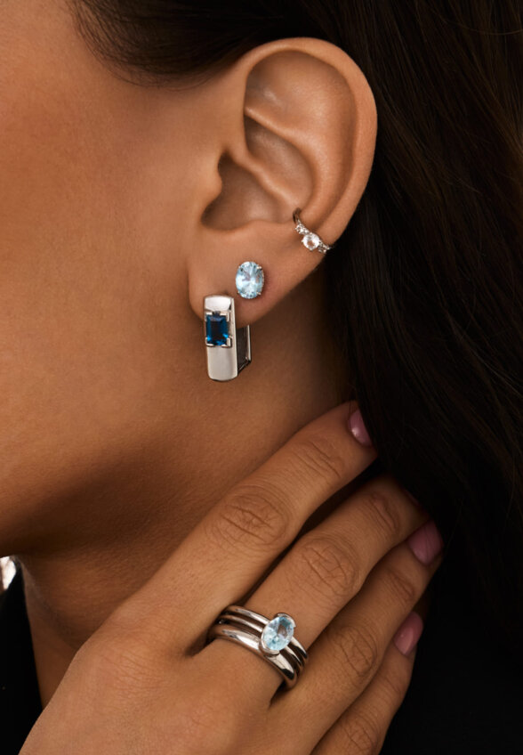 Серебряные серьги-пусеты ЧИСТОТА с небесно-голубым топазом MIE