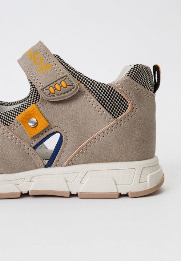 Сандалии Tikkago