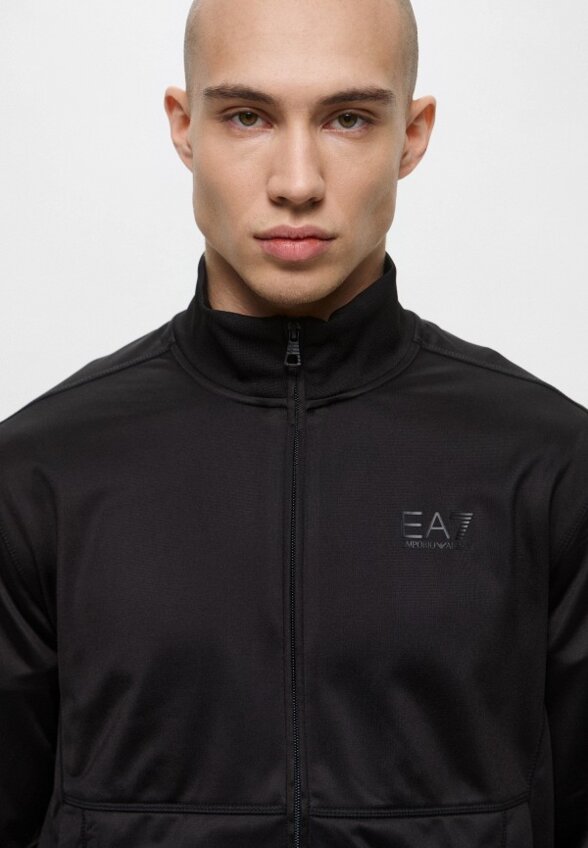 Костюм спортивный EA7