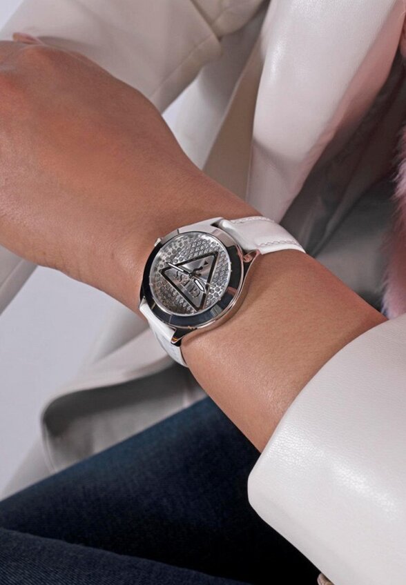 Часы Guess