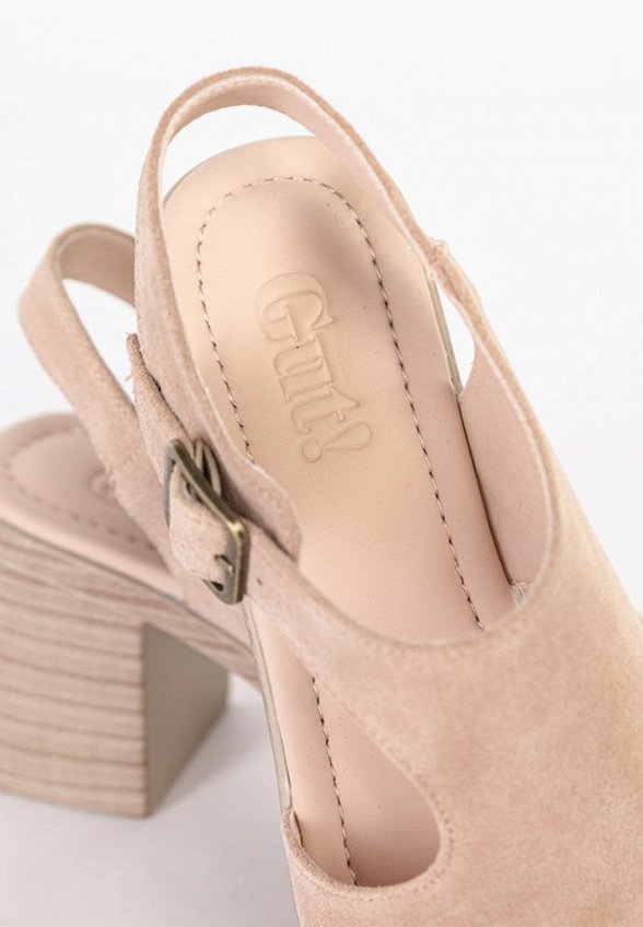 Босоножки Gut