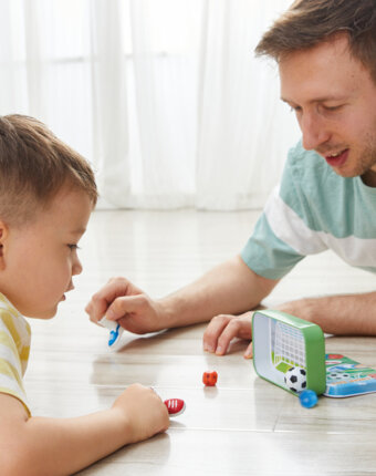 Настольная игра Hape "Мини футбол", пальчиковая детям