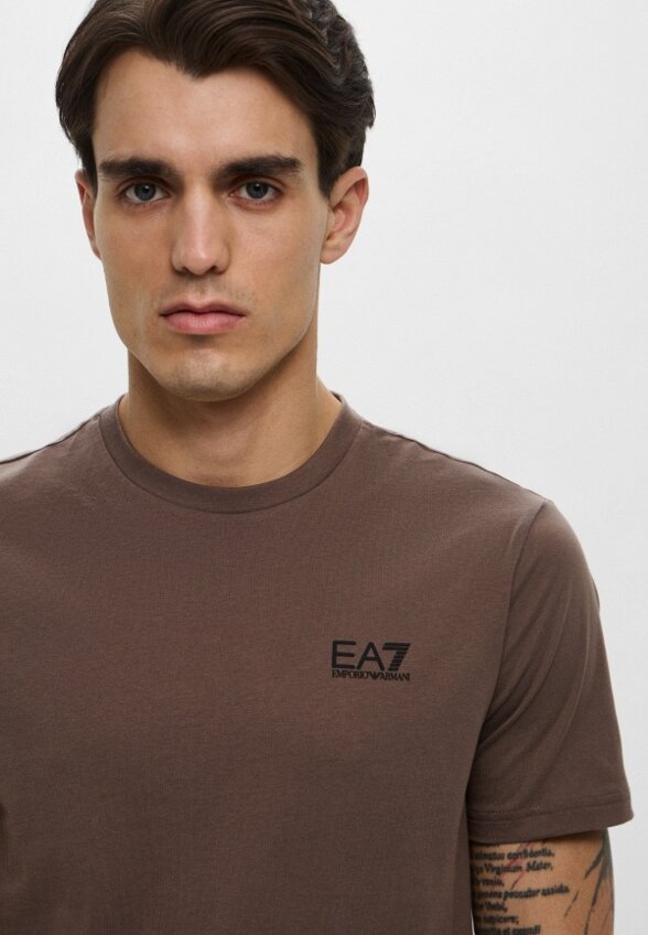 Футболка EA7