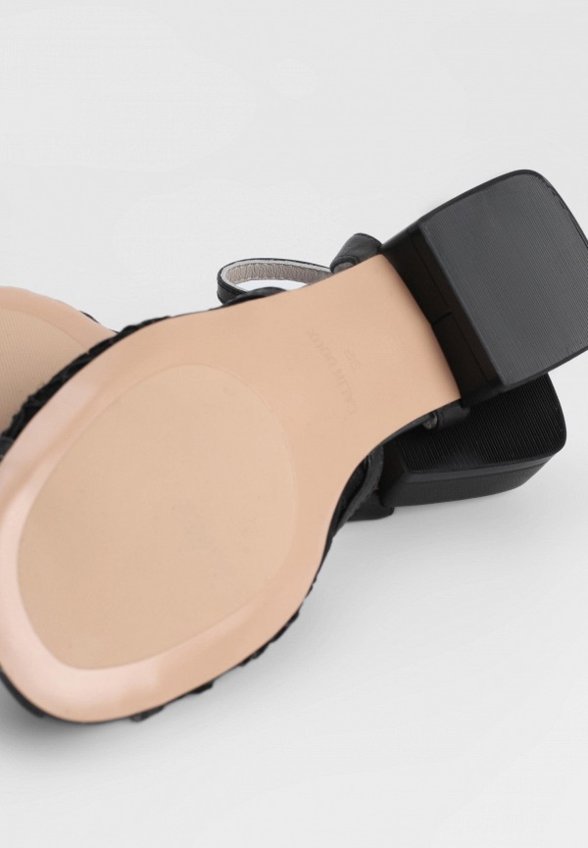 Сандалии Calin Doux