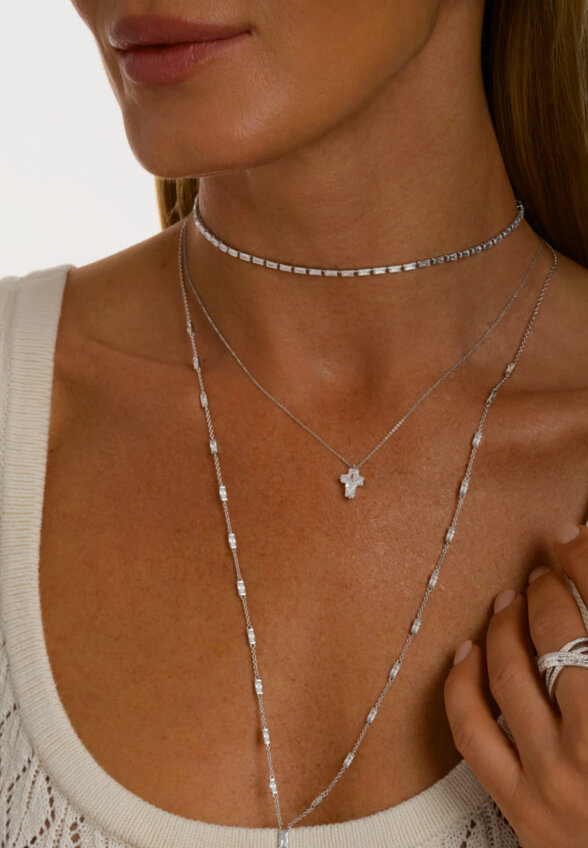 Теннисное серебряное колье-чокер с фианитами в огранке Багет MIE