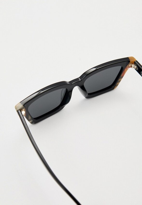 Очки солнцезащитные Burberry