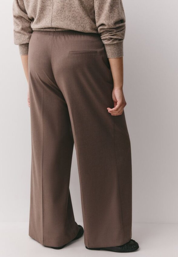 Костюмные брюки на резинке