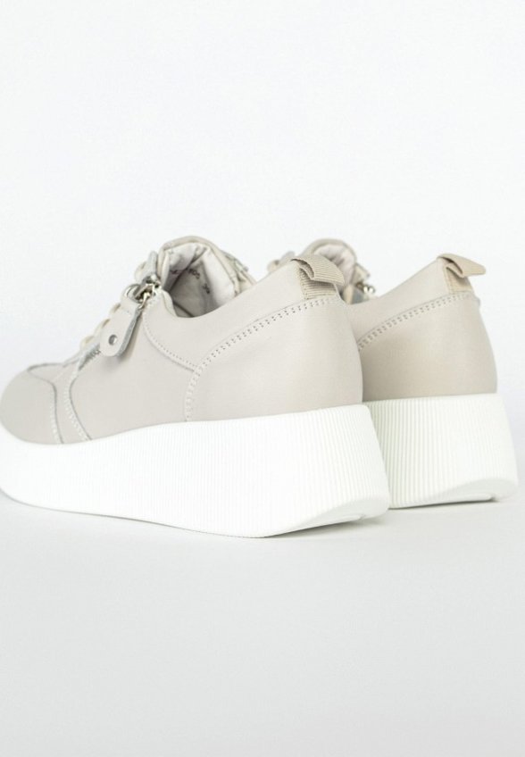 Кроссовки Gut