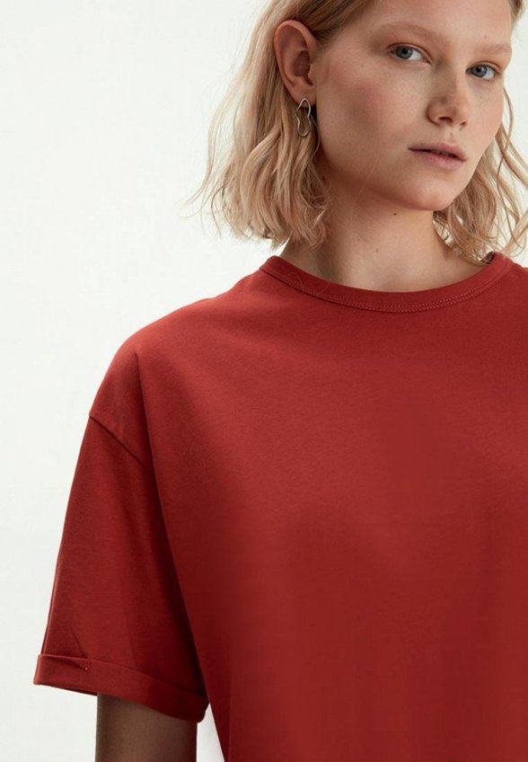 Футболка Bstatement