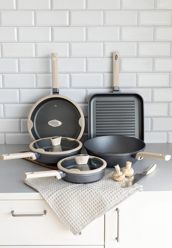 Сковорода DeNastia