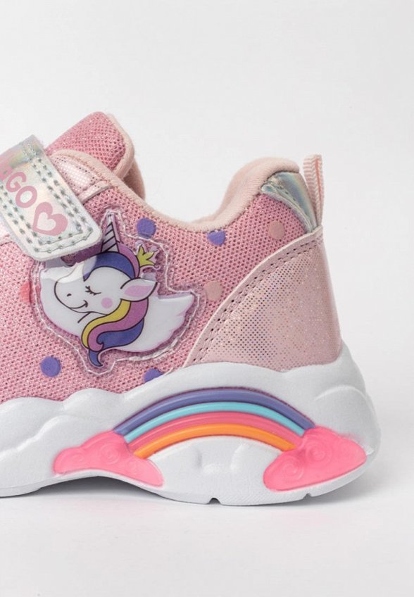 Кроссовки Tikkago