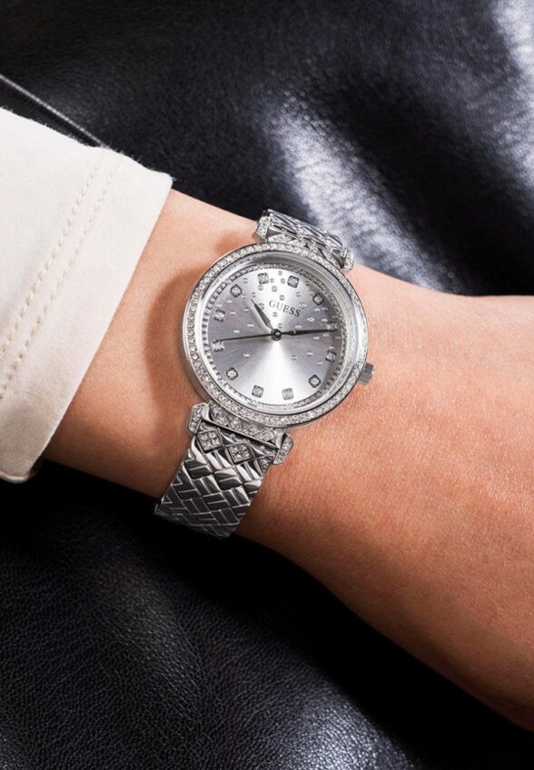 Часы Guess