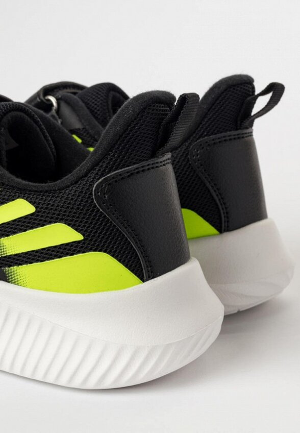 Кроссовки Tikkago