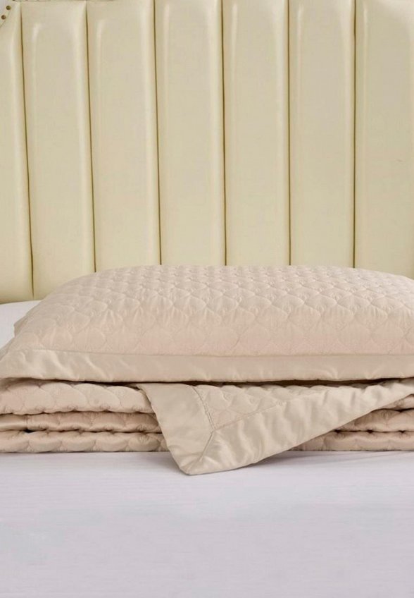 Комплект с покрывалом Sofi De Marko