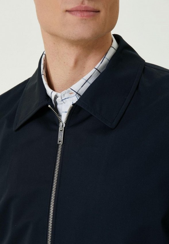 Ветровка Club