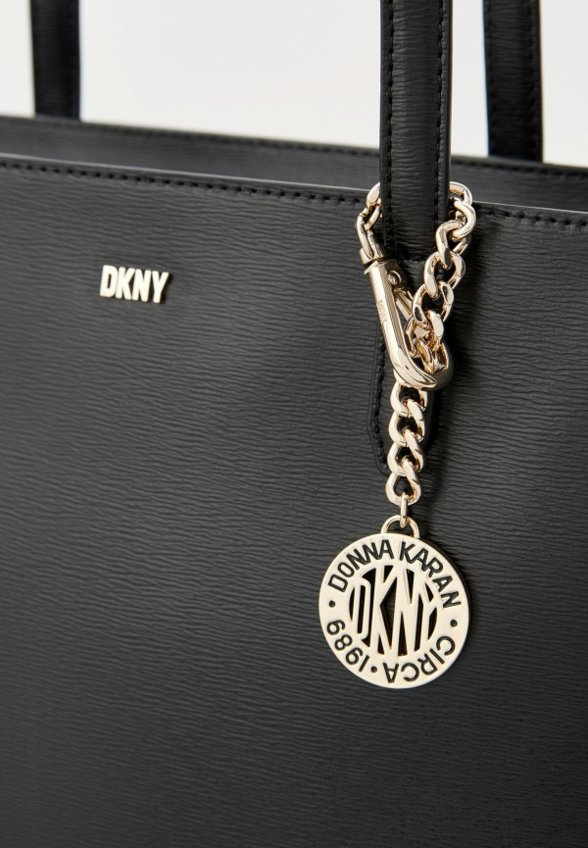 Сумка и брелок DKNY