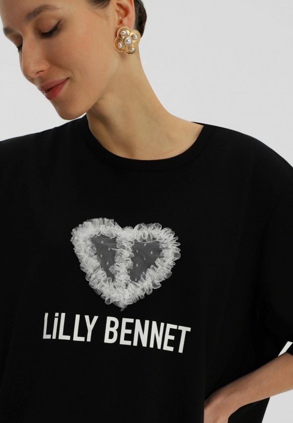 Футболка Lilly Bennet