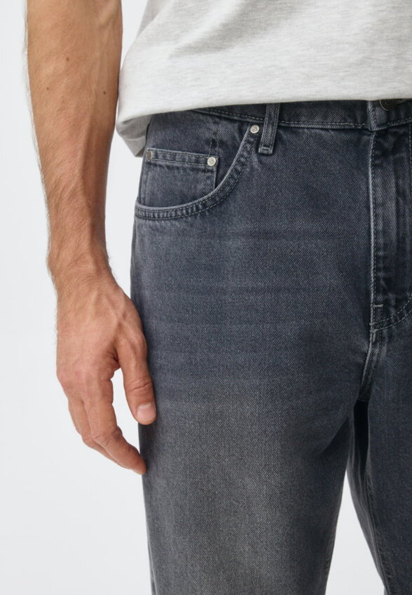Джинсы STRAIGHT FIT со средней посадкой