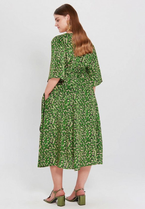 Платье Lessismore