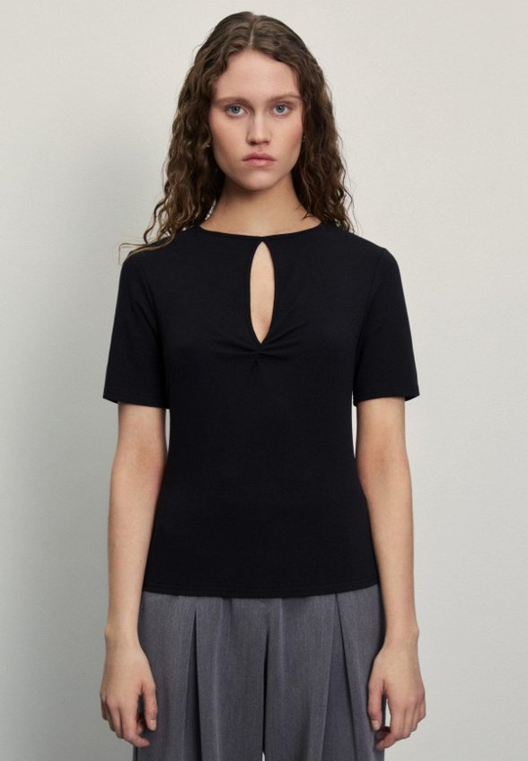 Футболка Zarina