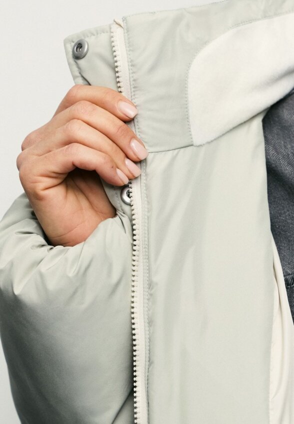 Пуховик Zarina