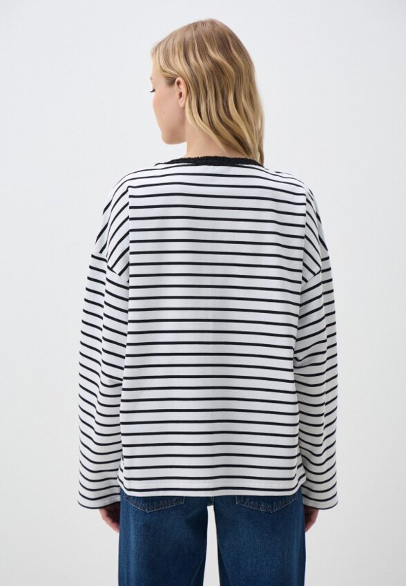 Лонгслив And Yet.