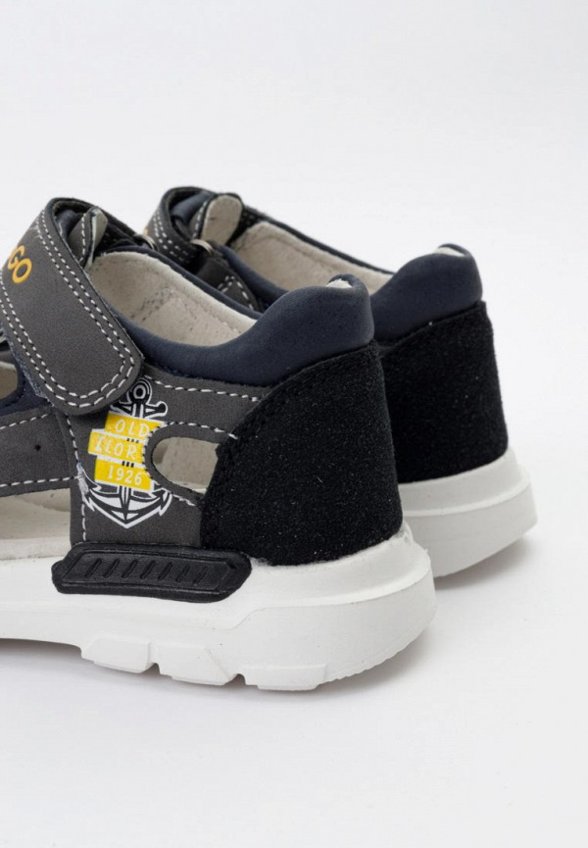 Сандалии Tikkago