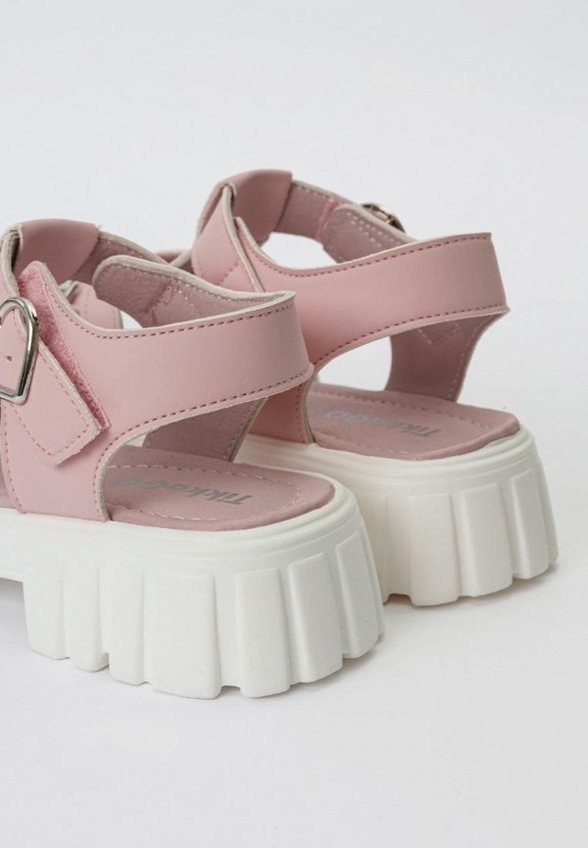 Босоножки Tikkago