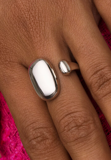 Широкое акцентное кольцо из серебра MIESTILO  MIE