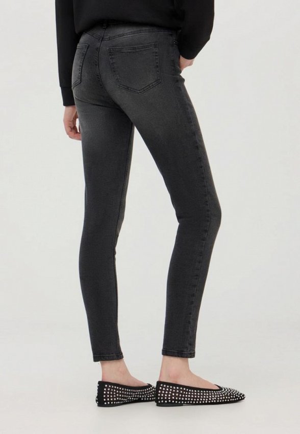 Джинсы Terranova