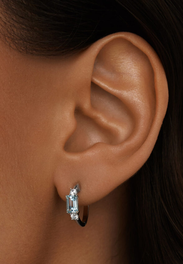 Серебряные серьги-кольца ЧИСТОТА с небесно-голубым топазом MIE