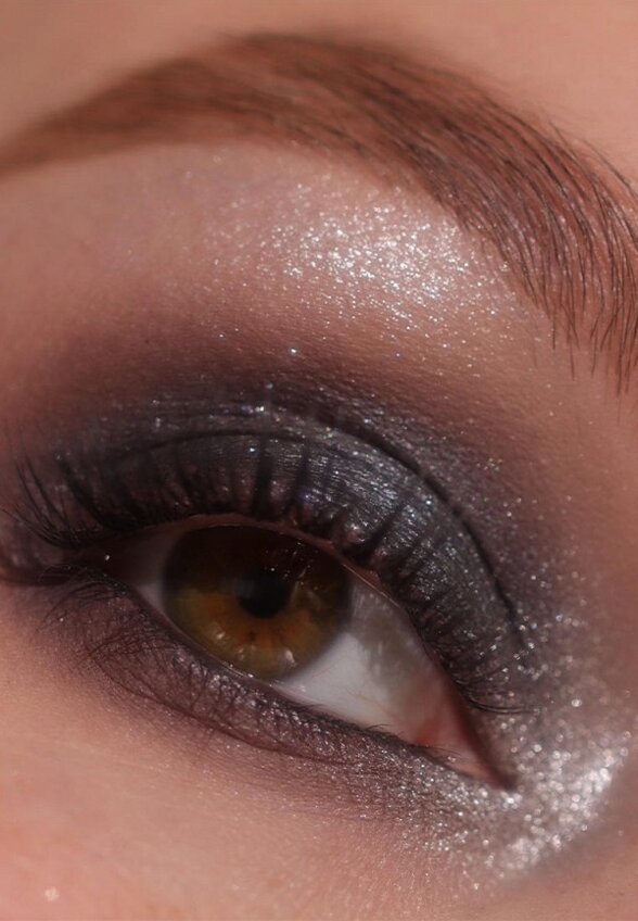 Палетка теней из 12 цветов Revolution