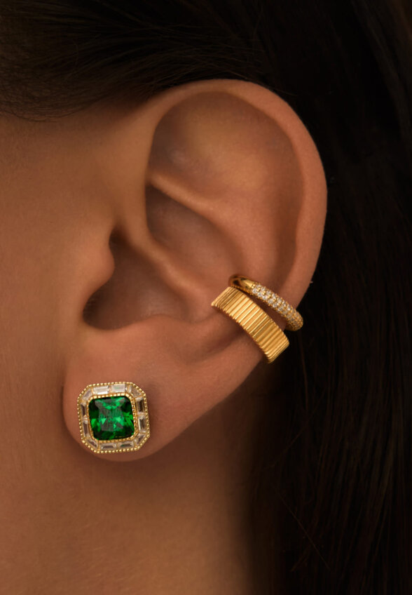 Серебряные серьги-пусеты с зеленым фианитом в покрытии желтое золото MIE