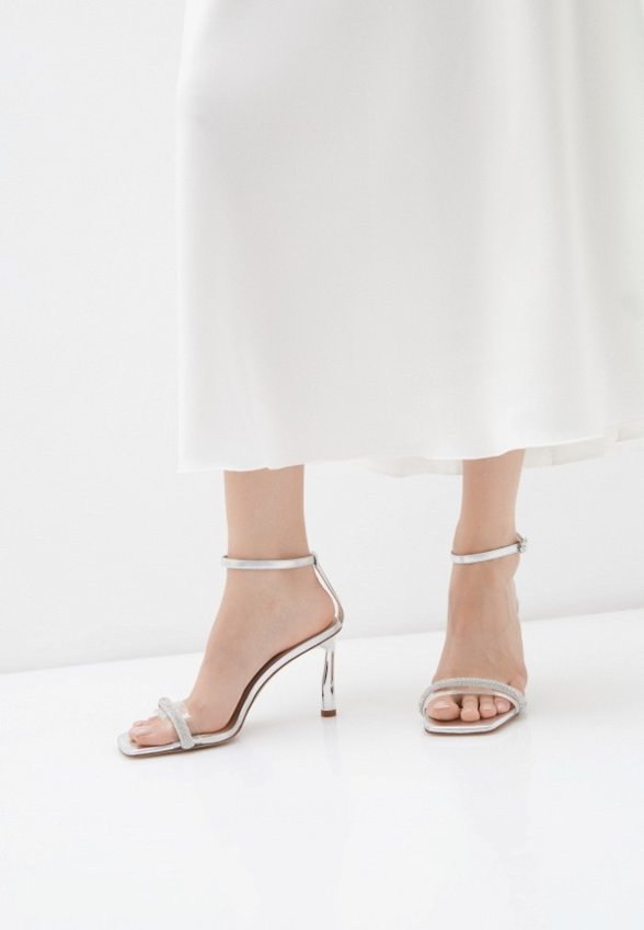 Босоножки Basconi