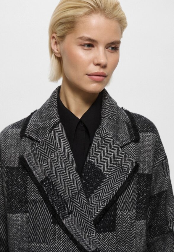 Пальто двубортное Trussardi