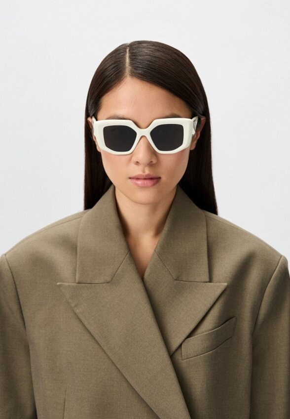 Очки солнцезащитные Prada