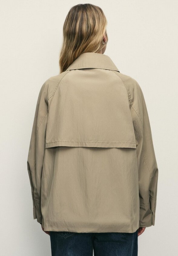 Ветровка Zarina