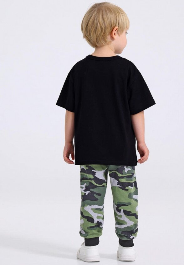 Футболка и брюки Апрель