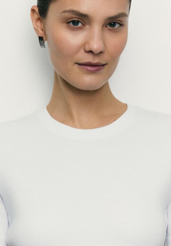 Футболка Zarina