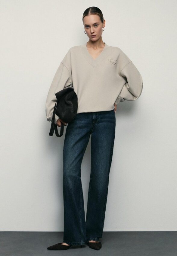 Свитшот Zarina