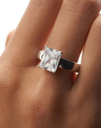 Серебряное кольцо Келли с фианитом MIE женщинам