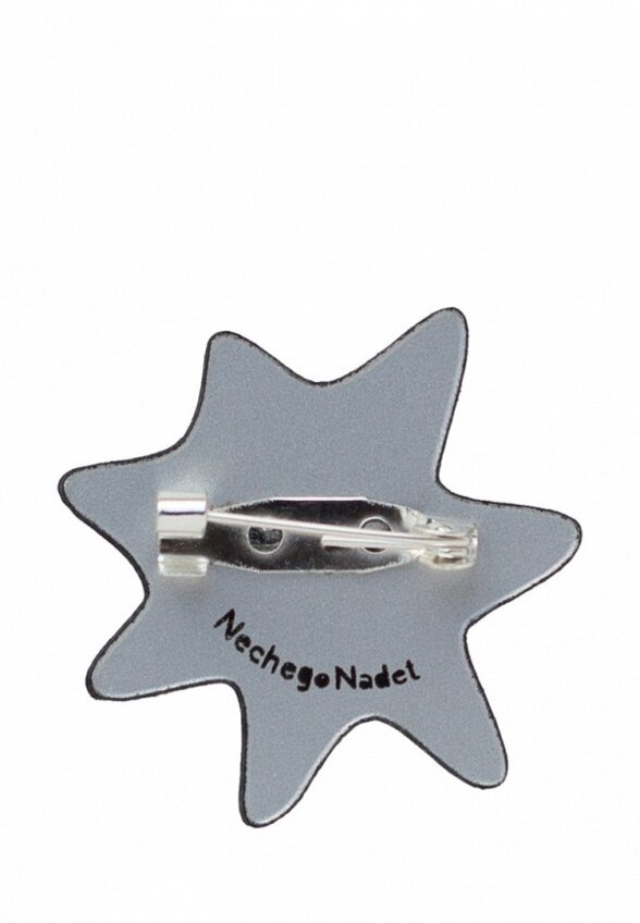 Брошь НечегоНадеть