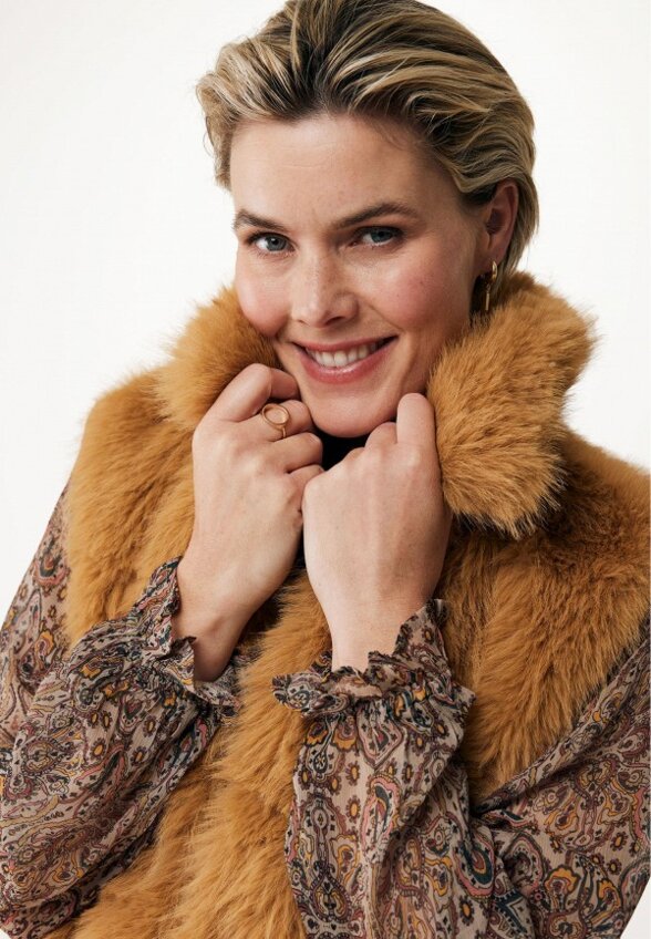 Жилет меховой Mexx