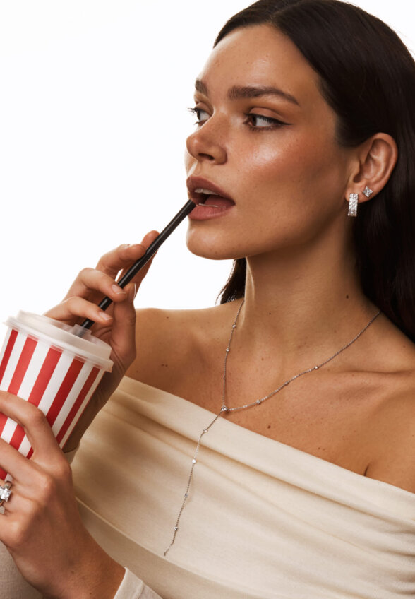 Cеребряные квадратные серьги-гвоздики с фианитом 6 мм MIE