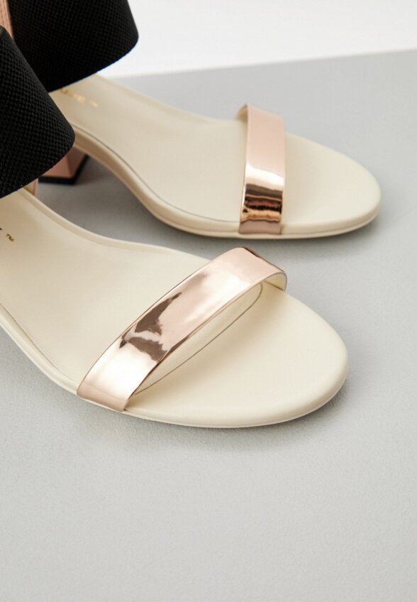 Босоножки United Nude