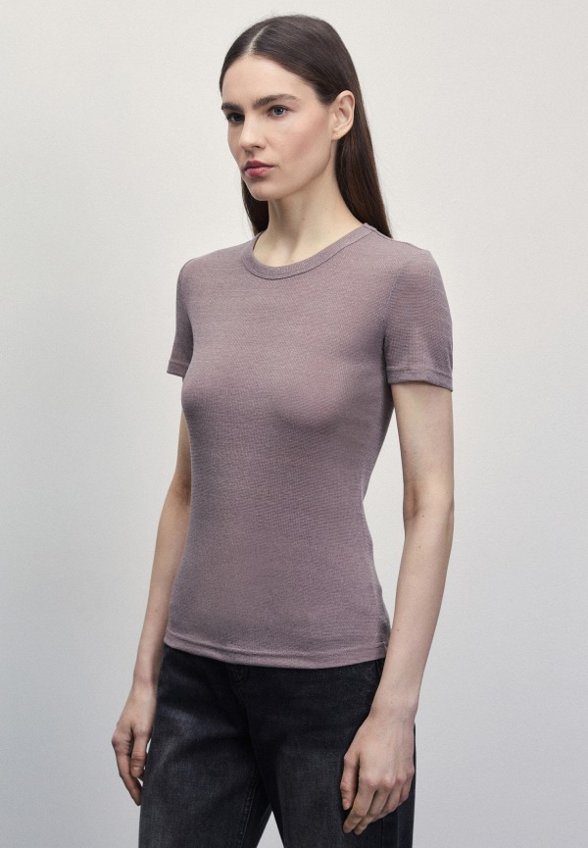 Футболка Zarina