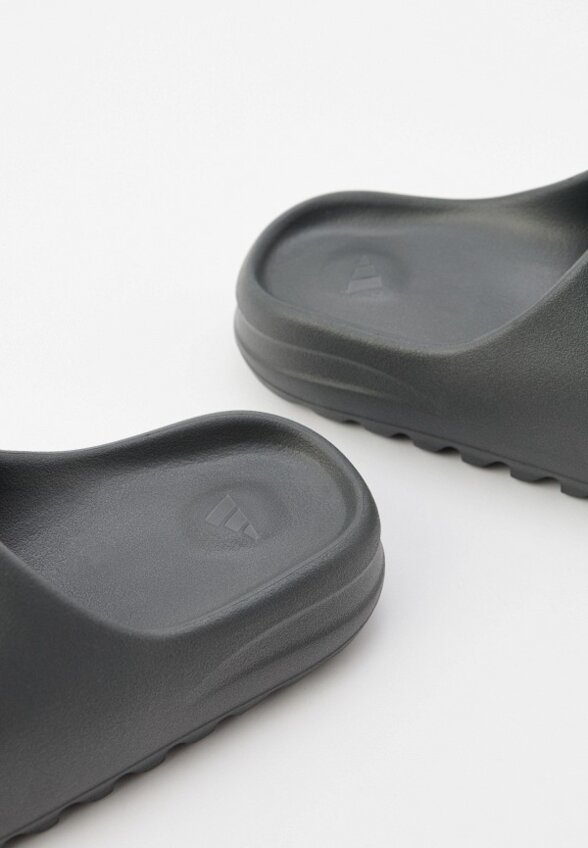 Сланцы adidas YEEZY