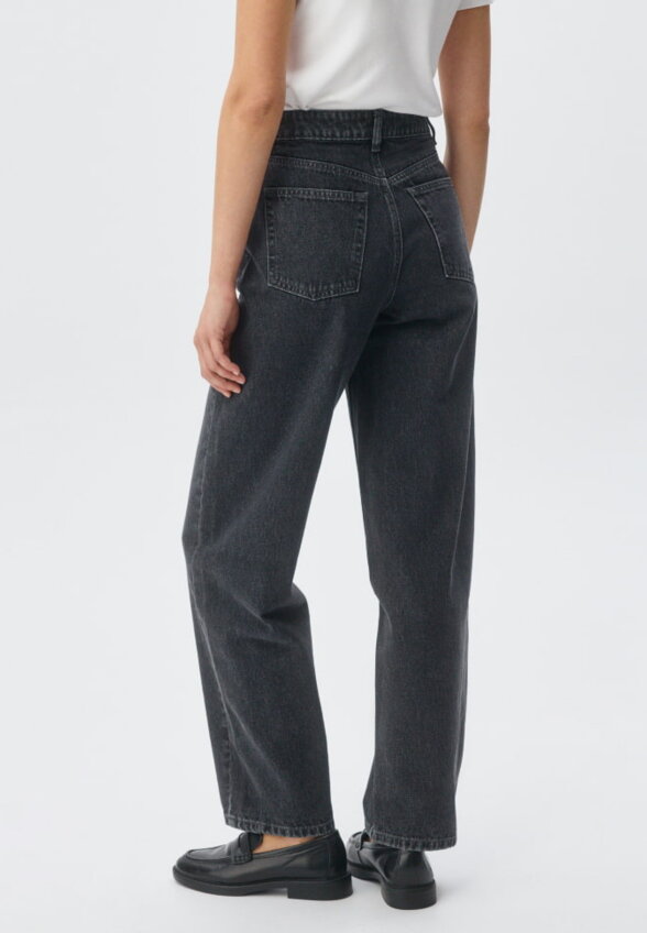 Джинсы Tapered