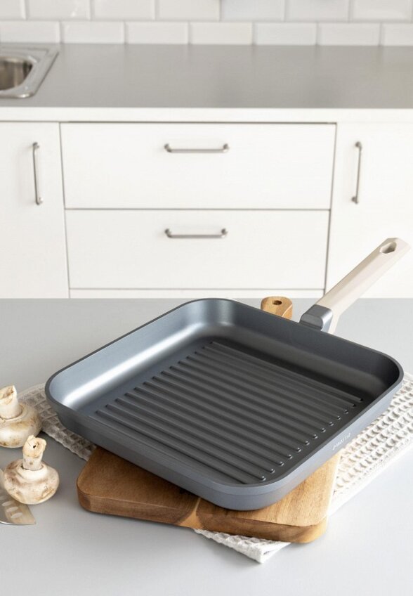 Сковорода DeNastia