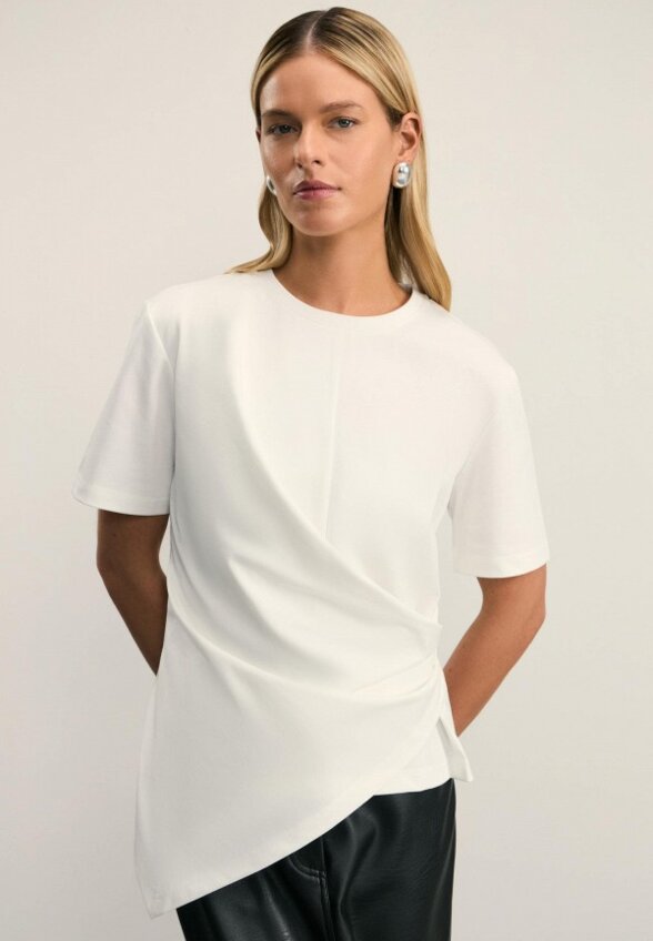 Футболка Zarina